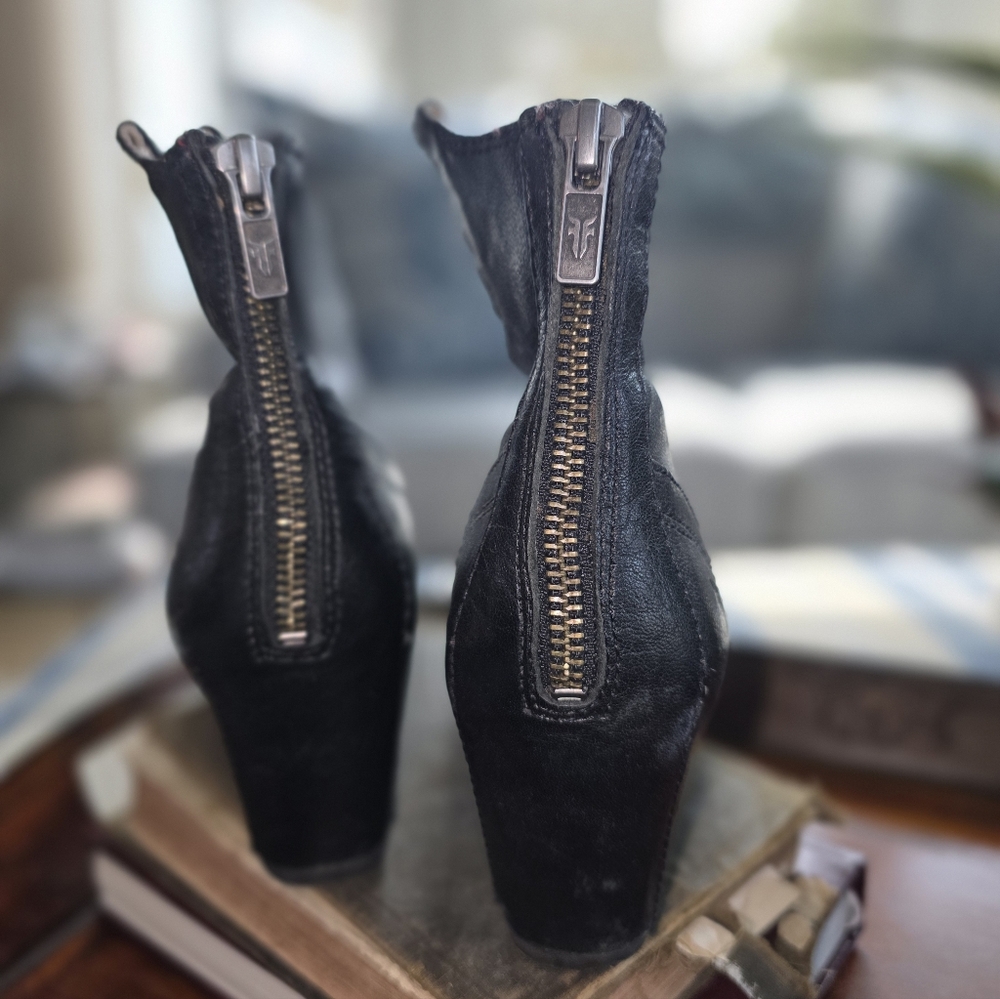 Frye Black Leather Wedge Ankle Boots Size 7 - Picture 3 of 5